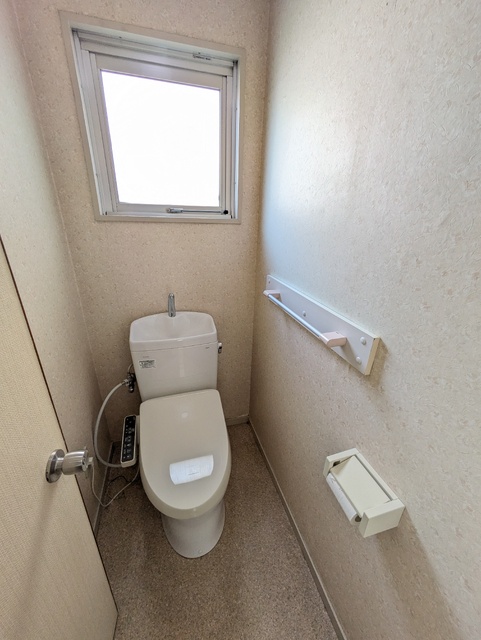トイレ　２０２６／０７／３０　撮影（リフォーム前の写真となります）