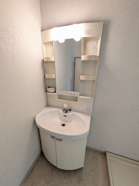 洗面設備　２０２６／０７／３０　撮影（リフォーム前の写真となります）