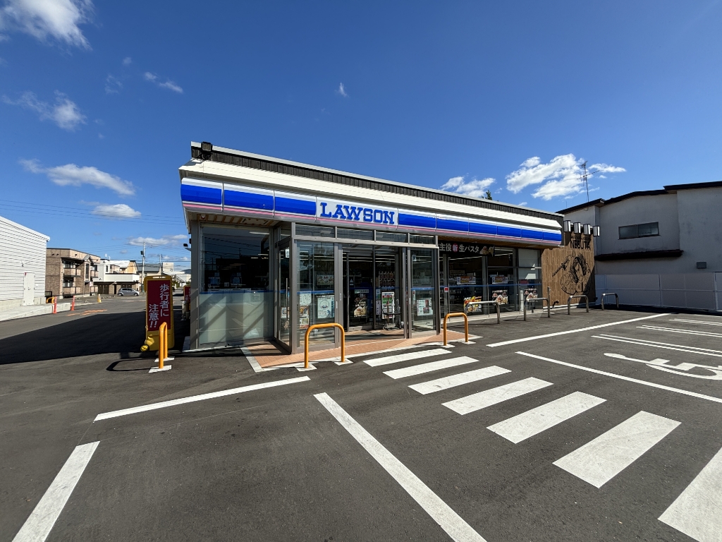コンビニ　ローソン 青森中央高校前店（コンビニ）まで639m