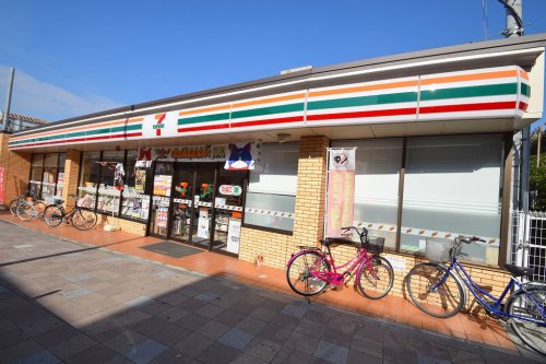 コンビニ　セブンイレブン JR放出駅西店（コンビニ）まで124m