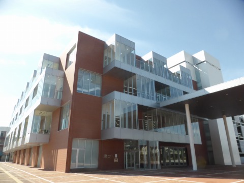 図書館　中央図書館（図書館）まで662m