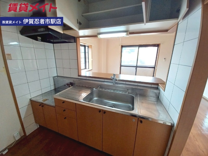 キッチン　同建物別部屋写真です