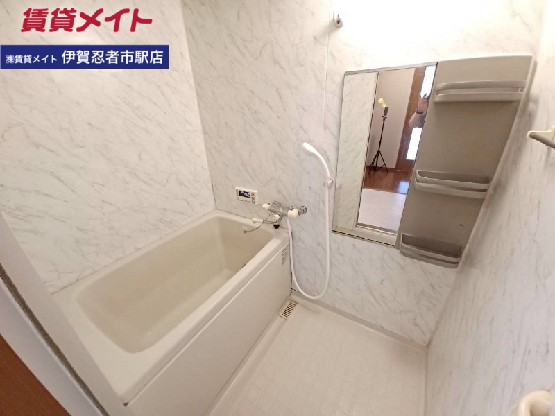 バス・シャワールーム　同建物別部屋写真です