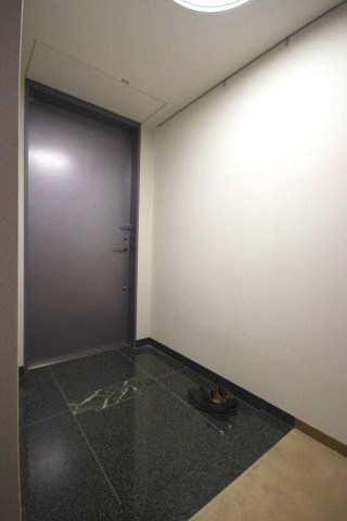 玄関　※同間取り別部屋参考写真