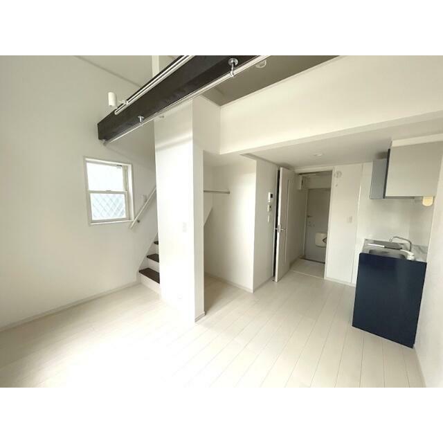 居室・リビング　白を基調とした明るいお部屋です