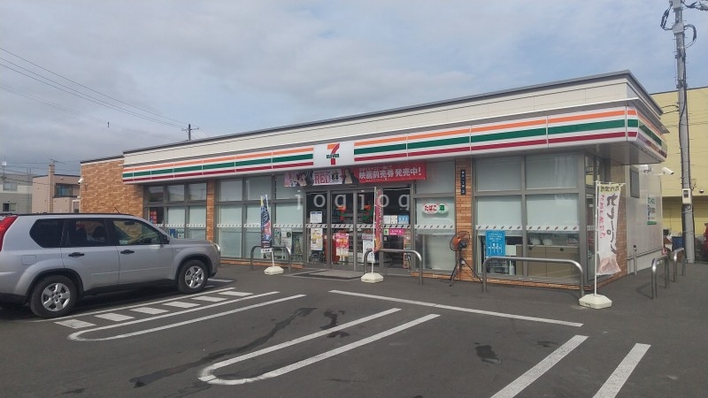 コンビニ　セブンイレブン滝川緑町店（コンビニ）まで353m