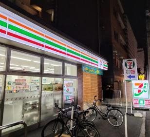 コンビニ　セブンイレブン大阪上汐3丁目店（コンビニ）まで640m