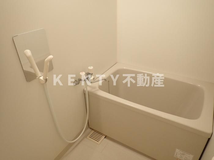 バス・シャワールーム　コンパクトで使いやすいお風呂です