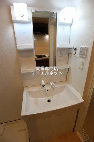 洗面設備　清潔感ある独立洗面台で毎日気持ちよく♪
