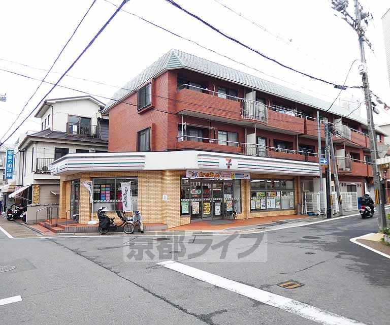 コンビニ　セブンイレブン 深草直違橋店（コンビニ）まで246m