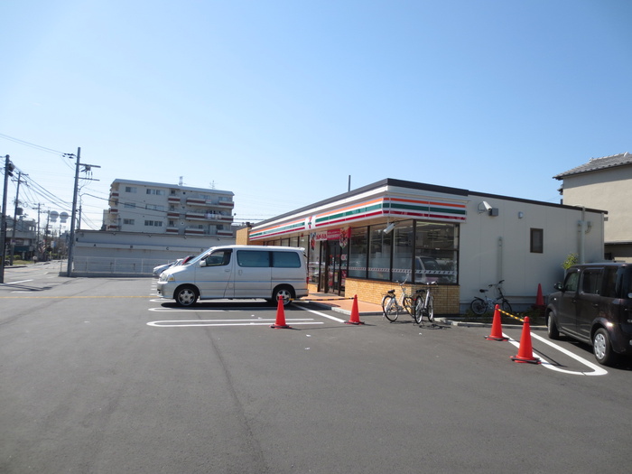 コンビニ　セブンイレブン（コンビニ）まで274m