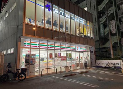 コンビニ　セブンイレブン 泉岳寺駅前店（コンビニ）まで255m