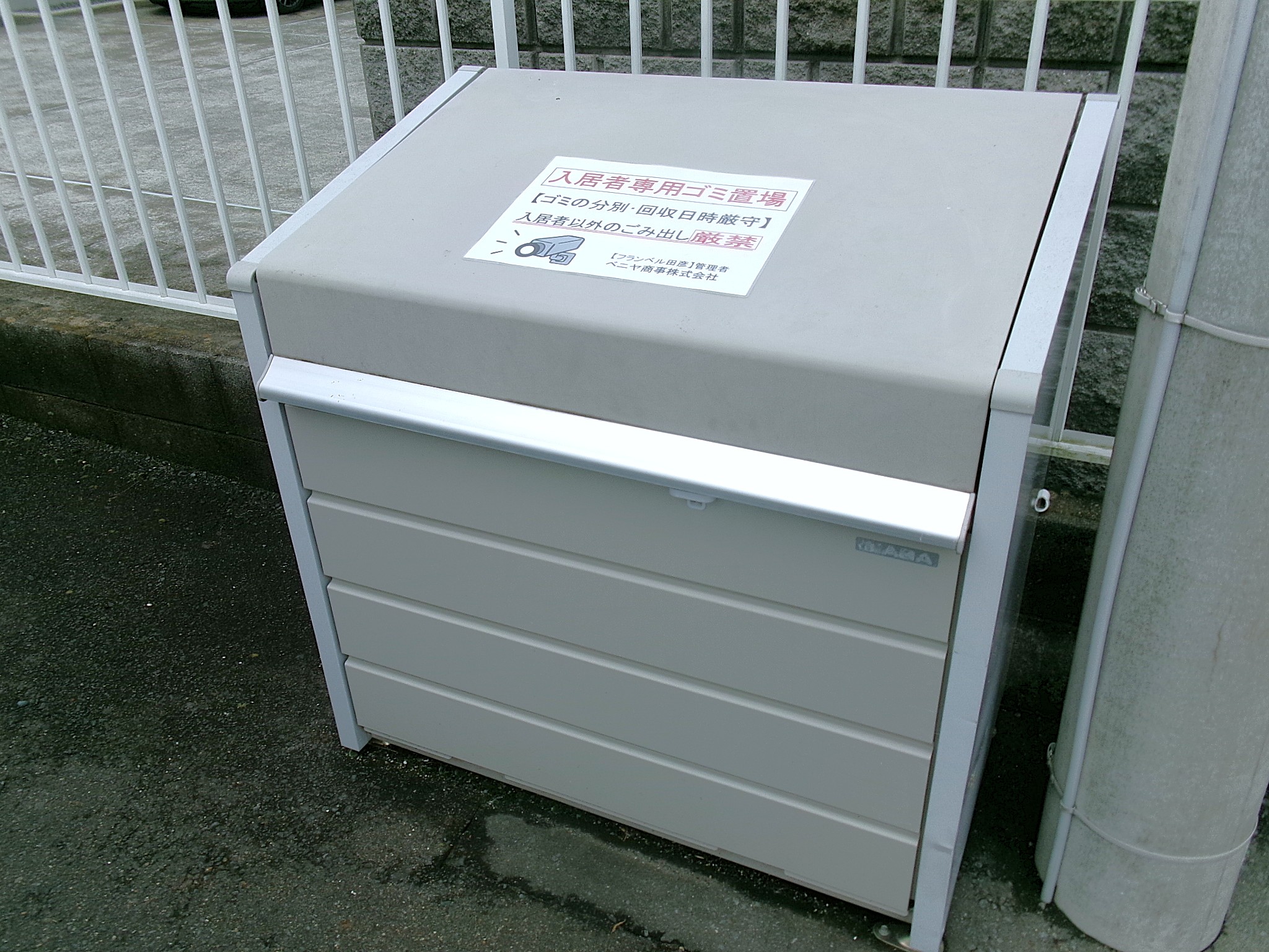 収納　敷地内ダストボックス　忙しい朝にササッとゴミを捨てられます！