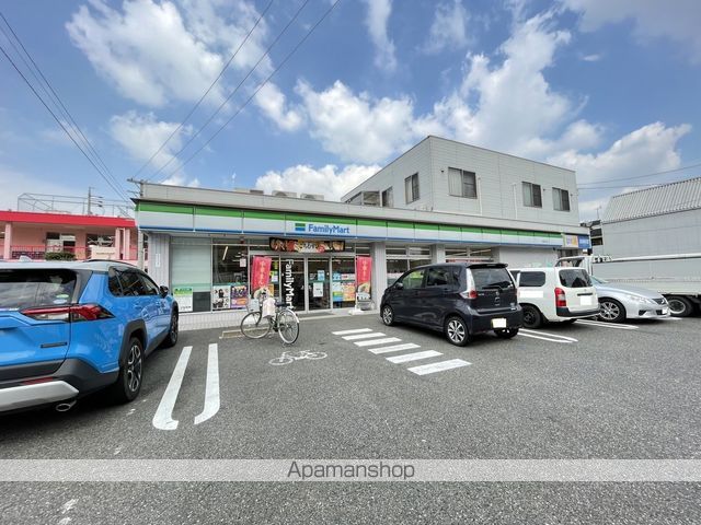 コンビニ　ファミリーマート（コンビニ）まで406m