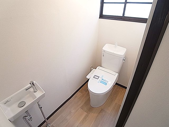 苅藻通4丁目連棟平屋のトイレ写真