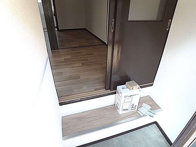 苅藻通4丁目連棟平屋の玄関写真