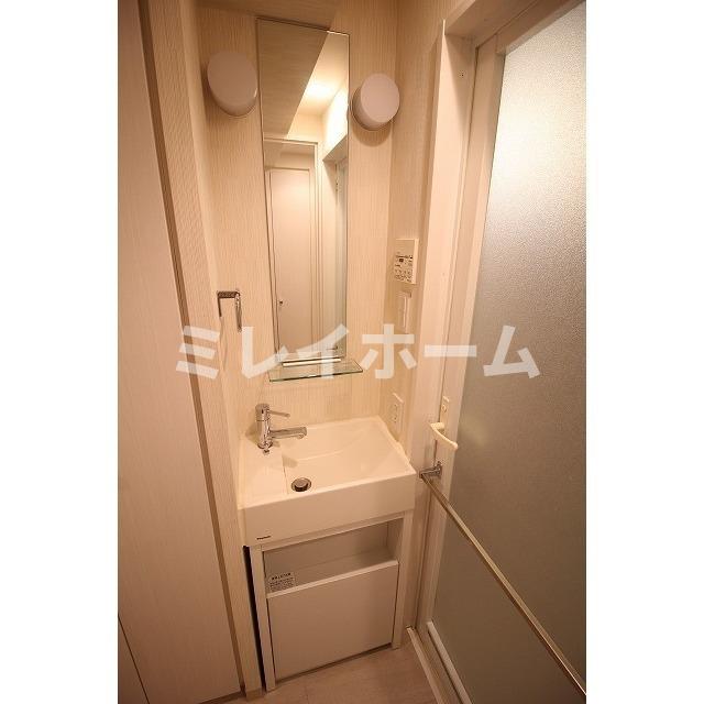 洗面設備　同建物内、別のお部屋の参考写真になります。