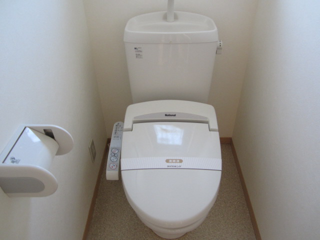 トイレ　ウォシュレットついてます。