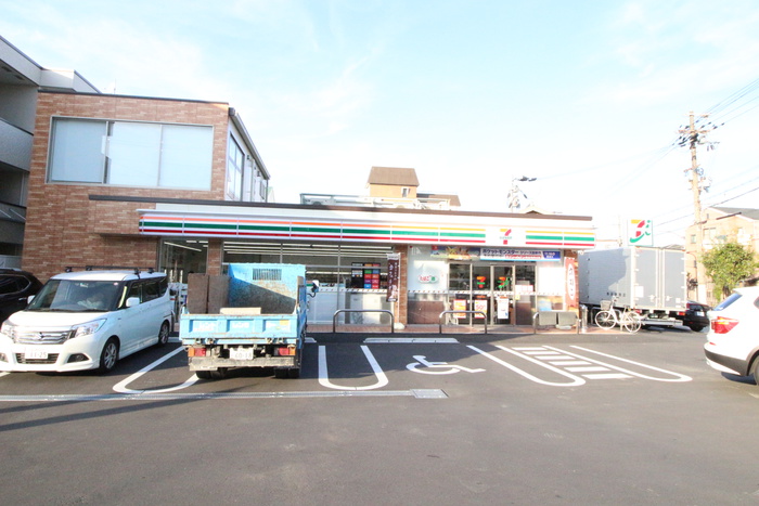 コンビニ　セブンイレブン（コンビニ）まで450m
