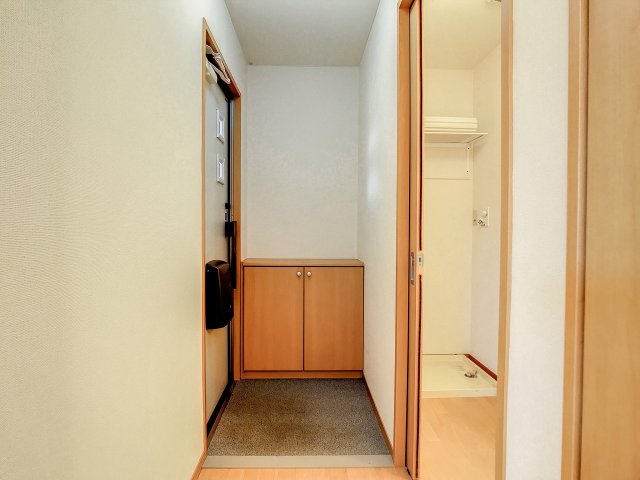 しなの鉄道 中軽井沢駅 徒歩10分 2階建 築22年の玄関写真