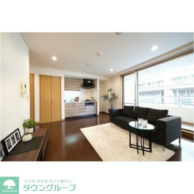 レジデンスシャルマン月島の居間写真