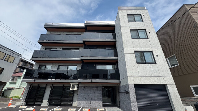 建物外観　２０２５年築、４階建てＲＣ造