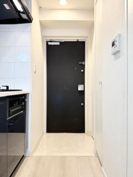 玄関　写真は同タイプ住居です。