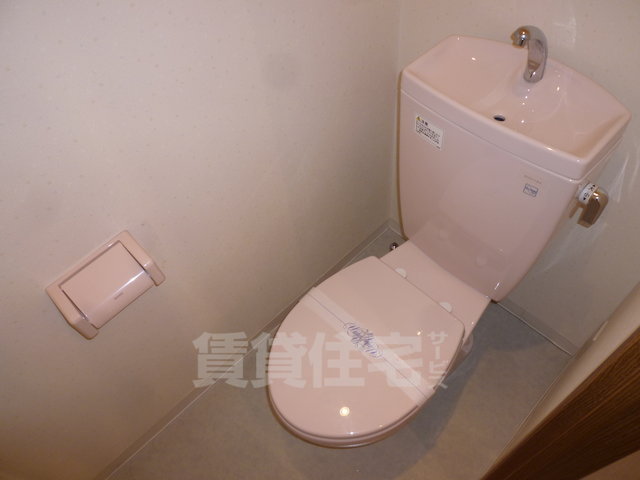 地下鉄東西線 御陵駅 徒歩2分 5階建 築21年のトイレ写真