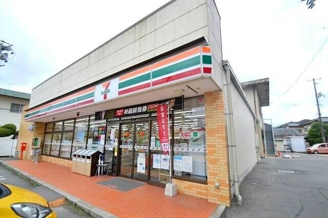 コンビニ　セブンイレブン川内４丁目店（コンビニ）まで0m
