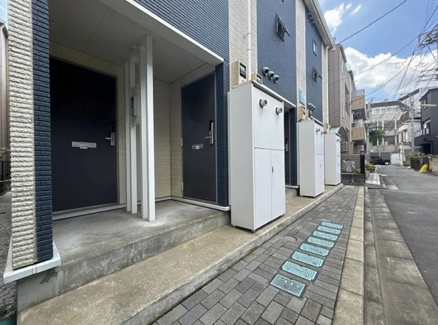 小田急線 東北沢駅 徒歩7分 2階建 築16年の外観写真