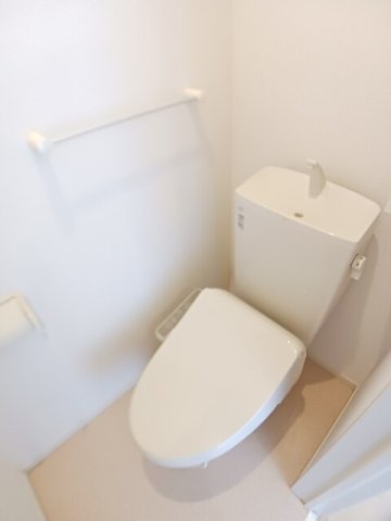 高松琴平電鉄琴平線 空港通り駅 徒歩14分 2階建 築9年のトイレ写真