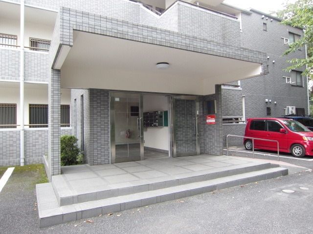 エントランス　タウンハウジング府中店まで