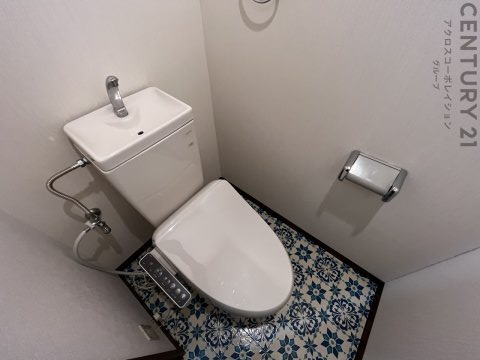 トイレ　シンプルで掃除のしやすいトイレです♪
