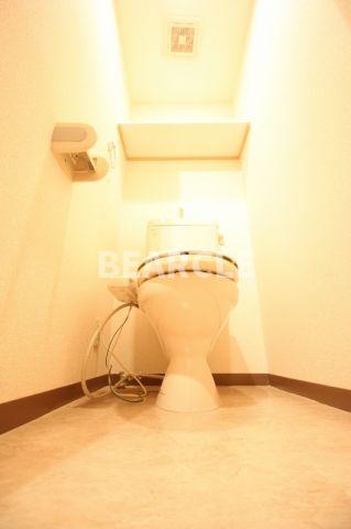 トイレ　落ち着いた色調のトイレです