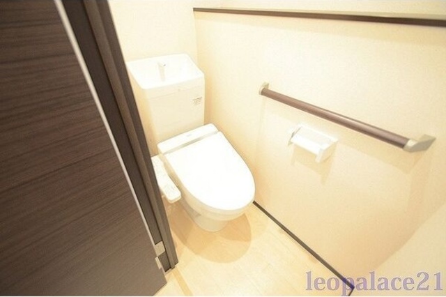 阪急宝塚線 庄内駅 徒歩19分 3階建 築9年のトイレ写真