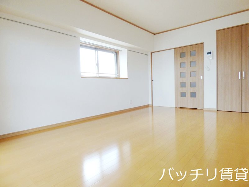 ロイヤルリバービューの居間写真