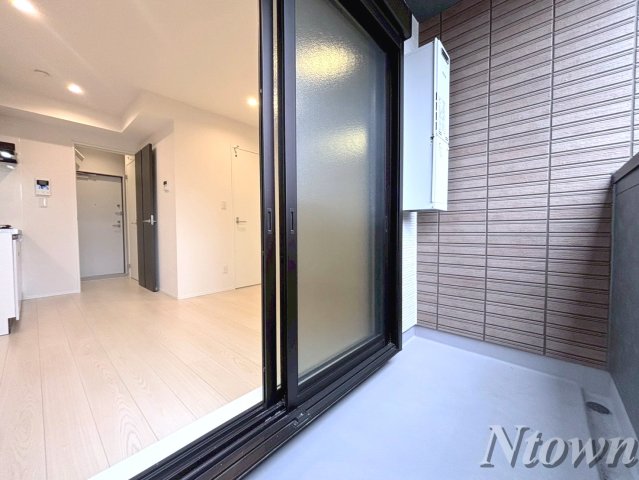 バルコニー　暖かな日差しのふりそそぐバルコニー