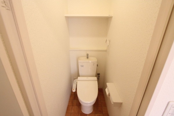 トイレ　温水シャワー付きトイレです