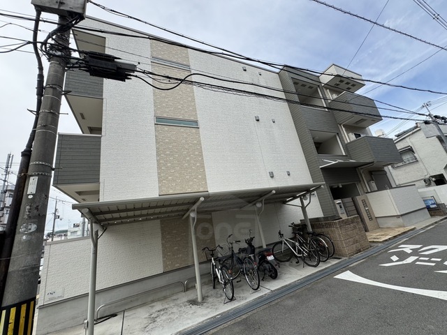 阪急宝塚線 岡町駅 徒歩7分 3階建 築9年の外観写真