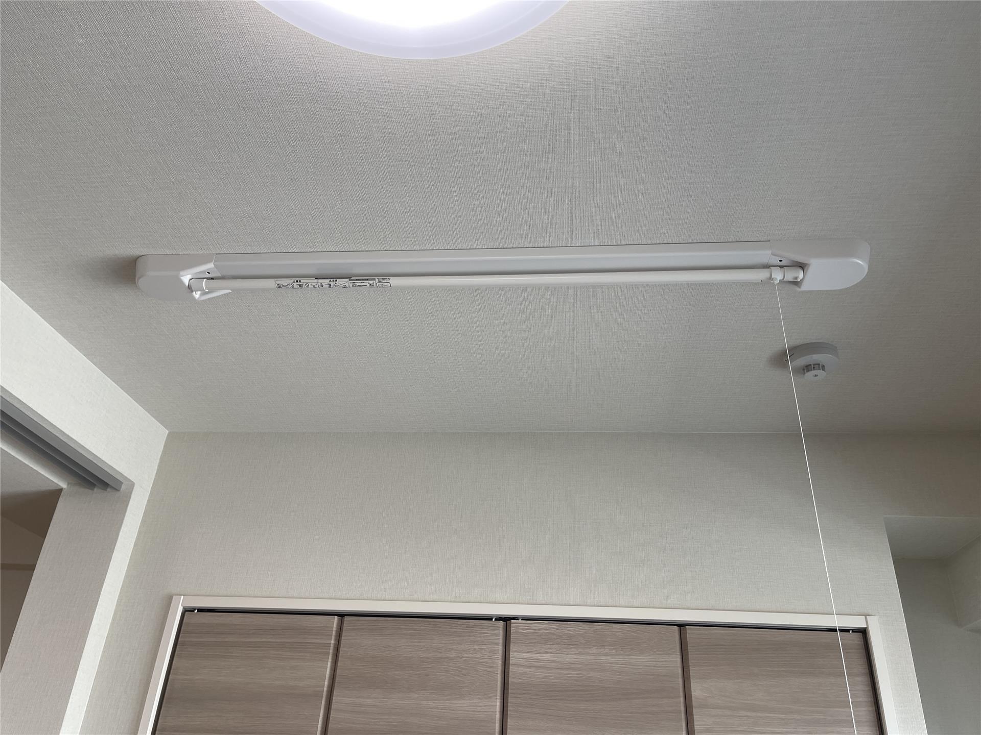その他設備　雨の日に助かる室内物干し完備！（同仕様画像）