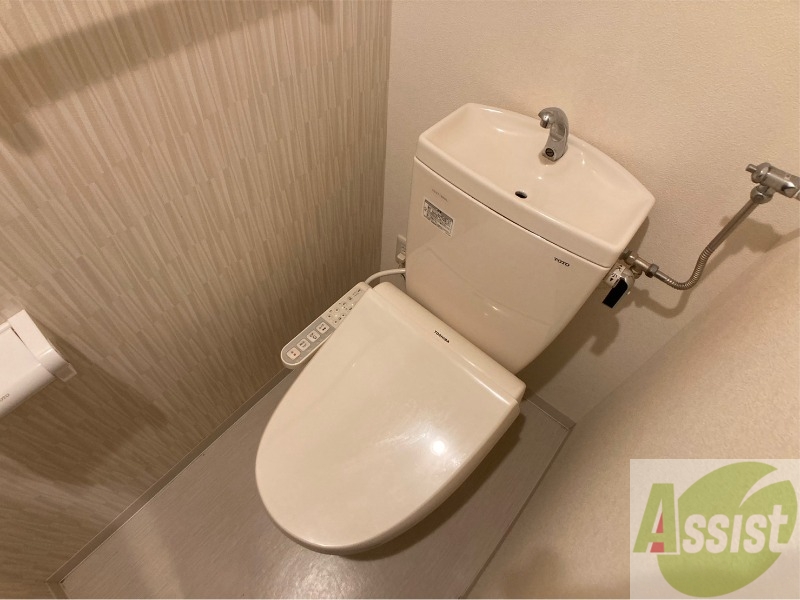 トイレ　ウォシュレット機能がついたトイレです。安心して使用できますね