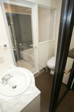 洗面設備　デザイン性あふれる化粧台