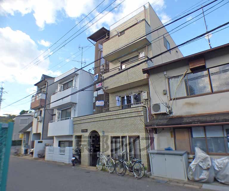 京都市左京区松ケ崎正田町のマンションの建物外観