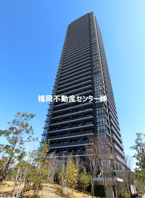 【福岡市東区香椎照葉のマンションの建物外観】