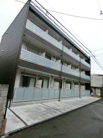横浜市鶴見区東寺尾東台のマンションの建物外観