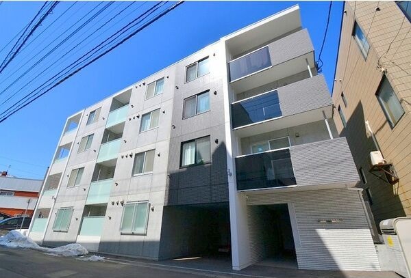 札幌市中央区北五条西のマンションの建物外観