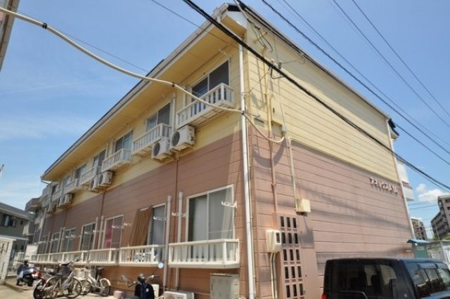 岡山市中区さいのアパートの建物外観