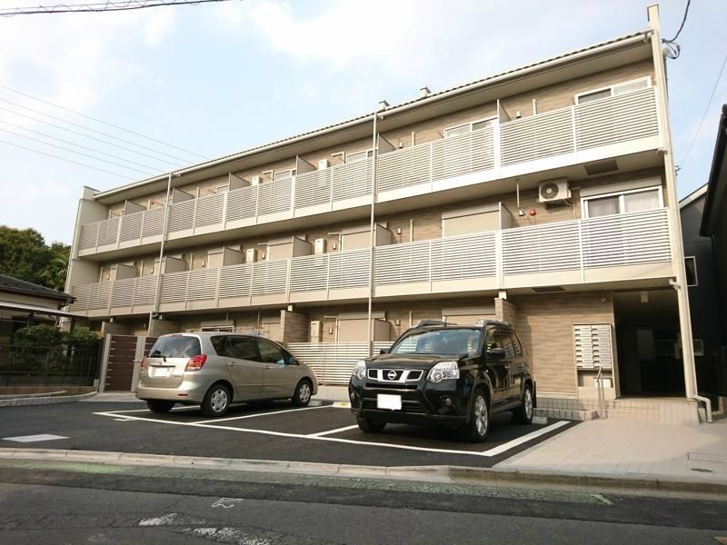 川口市八幡木のマンションの建物外観