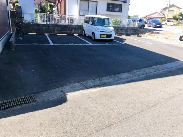 【春日井市町屋町のアパートの駐車場】