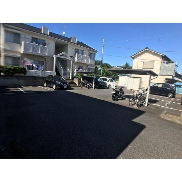 【さいたま市岩槻区城町のアパートの駐車場】